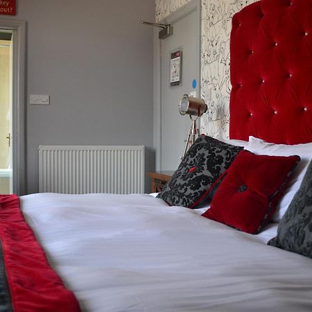 The Bull Inn Mildenhall Room photo