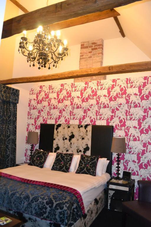 The Bull Inn Mildenhall Room photo